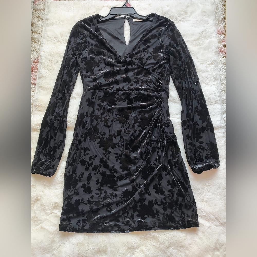 Rewind Black Velvet Floral Long Sleeve Dress